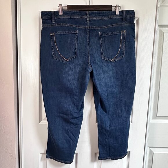 Sonoma Women's 16 Modern Fit Denim Jean Capris Contrast Stitching Mid-rise - Picture 2 of 9